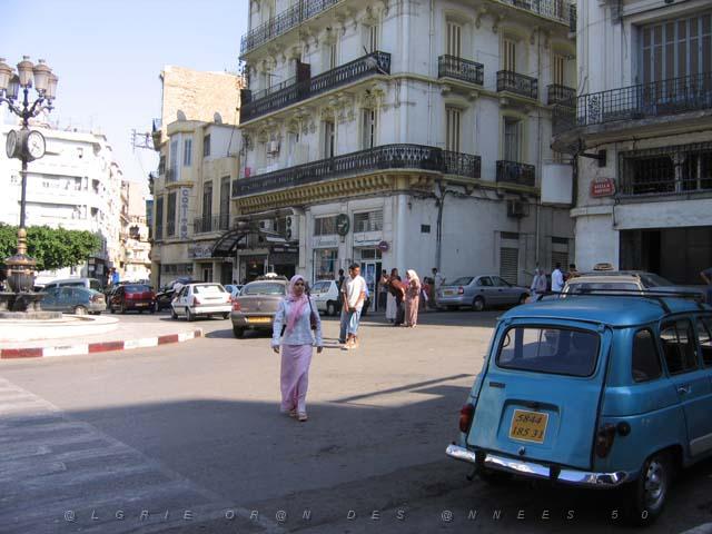 VOYAGE ORAN SEPTEMBRE 2006 38 10 sept. 06 - aprem - PLACE DES VICTOIRES PLACE ABDEL MALEK.JPG